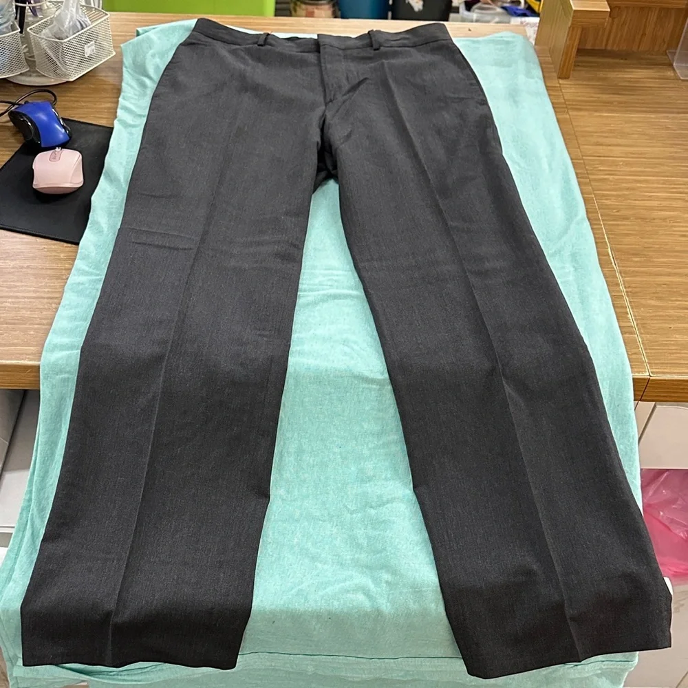 Banana Republic Men's Dark Gray Dress Pants Lanificio F.LLI CERRUTI DAL 1881